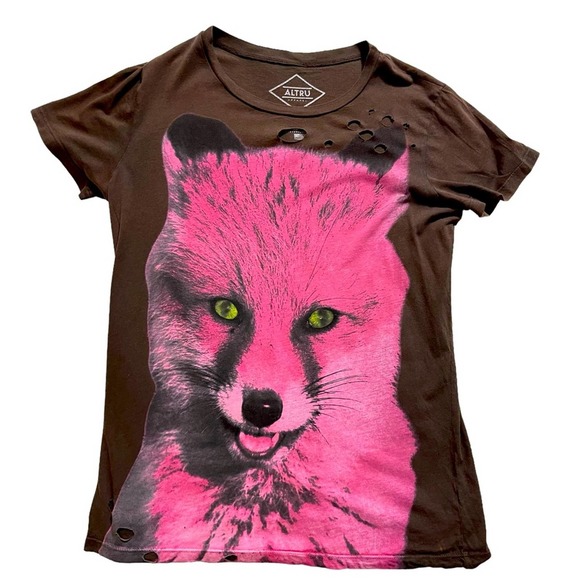 Women’s Altruism distressed tee Medium - Picture 1 of 2